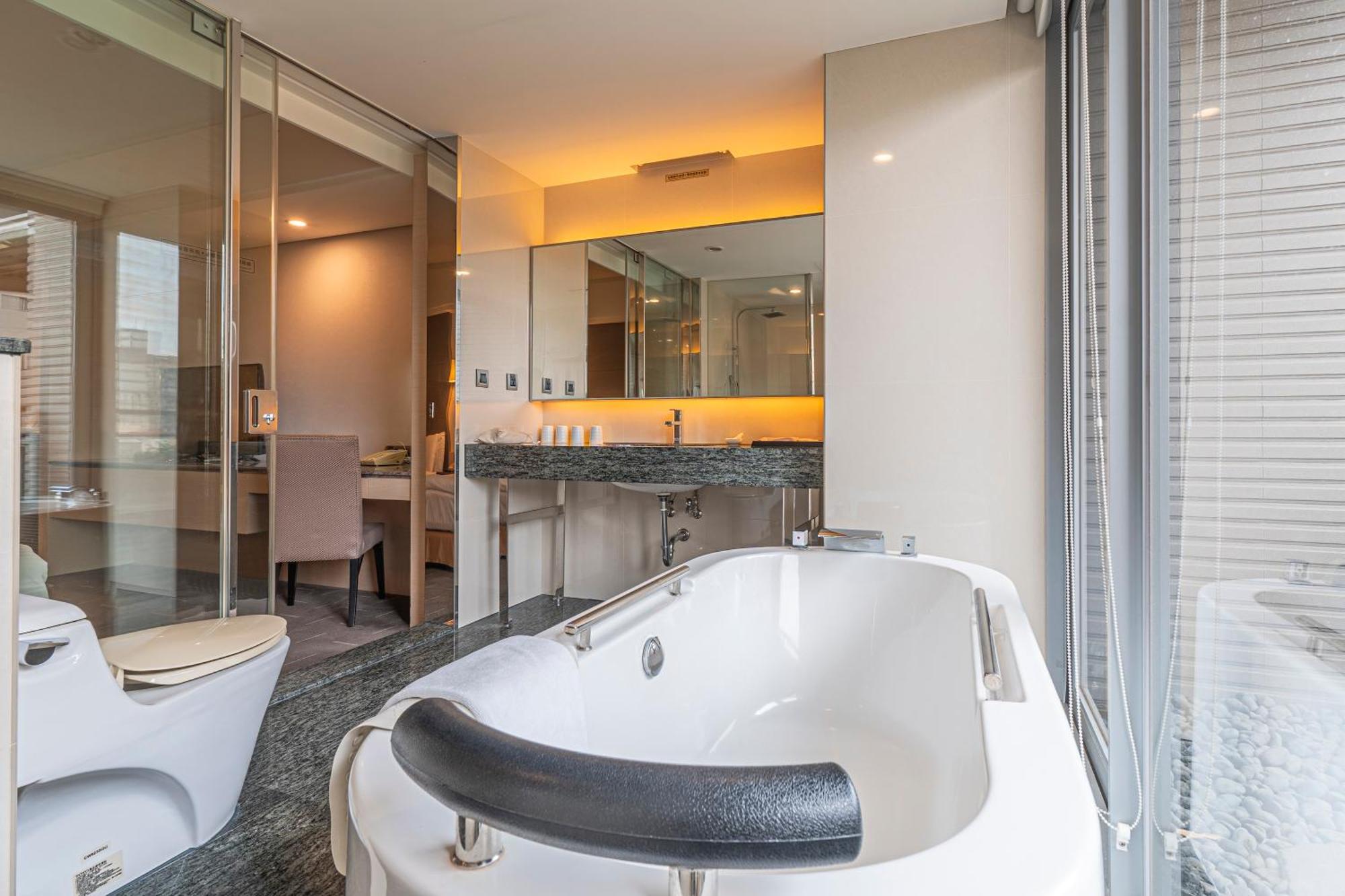 Check Inn Select Taichung Dadun Exterior foto